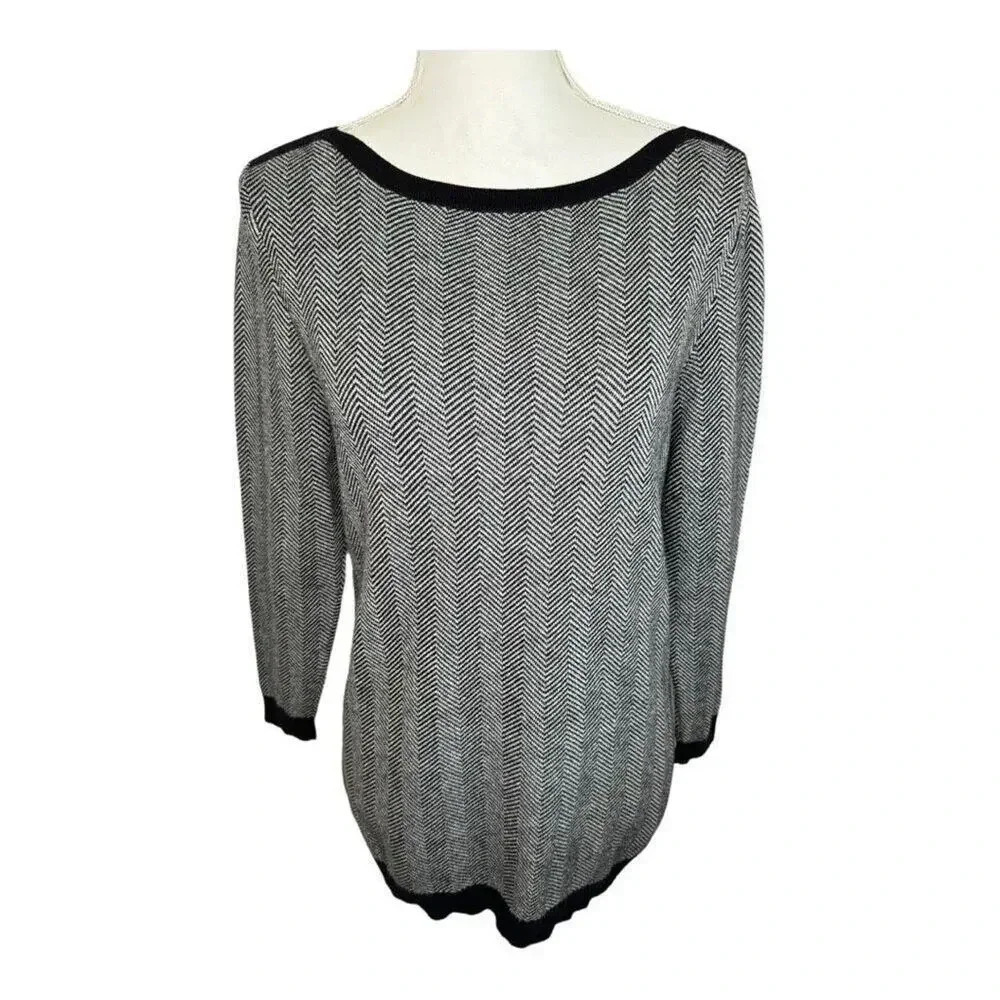 Ann‎ Taylor Factory Women’s Medium Black & White Chevron Print Sweater